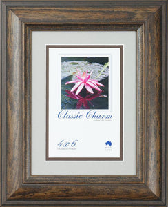 7O Antique-Style Oak Photo Frame